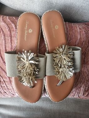 Tommy Bahama Gold Pom-Slip Sandal – Neutral